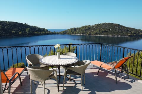 Vela - Large 2 bedroom apartment with nice views