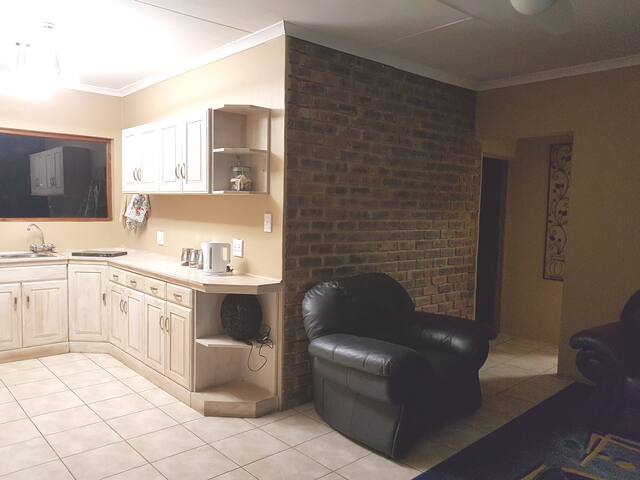 Rose Airport Apartment