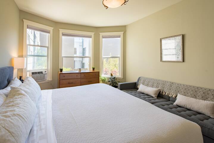 2Bed/2Ba Walk to OutsideLands and Dead&Co gallery image 4