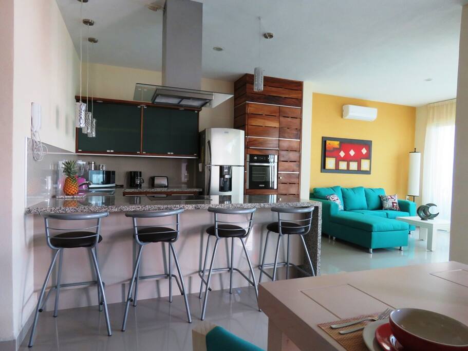 ESTANCIA, COMEDOR, BARRA PARA CUATRO PERSONAS