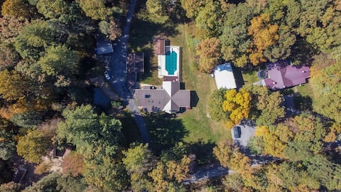 Cozy Cabin, Zip Line, Fire Pit, Swimming Pool