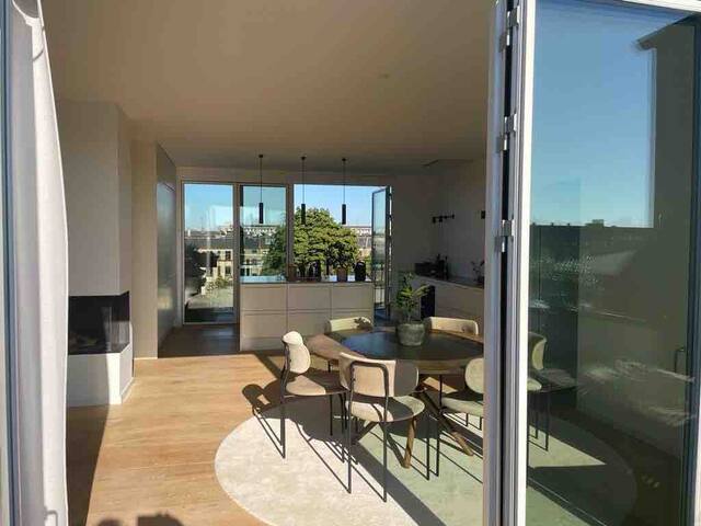 Beautiful Penthouse apartment close to the Lakes gallery image 3