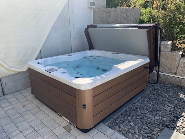 4 **** Apartment mit Whirlpool & Sauna in Seenähe