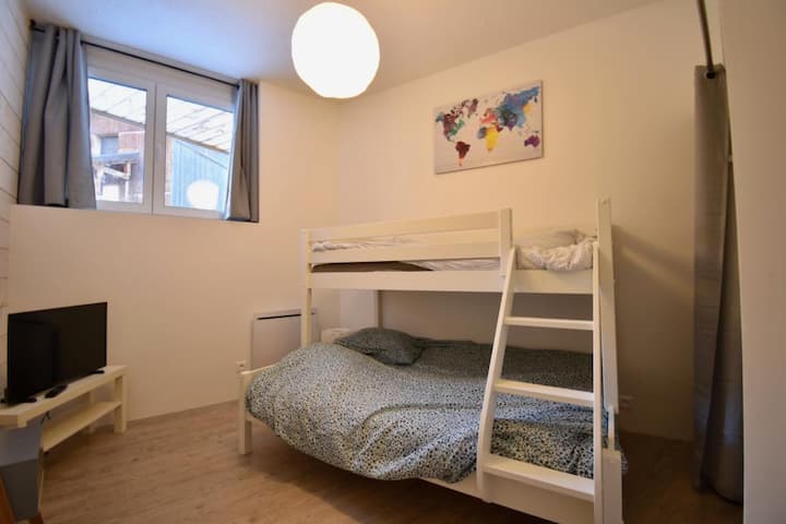 Bedroom 1 - double bed and single