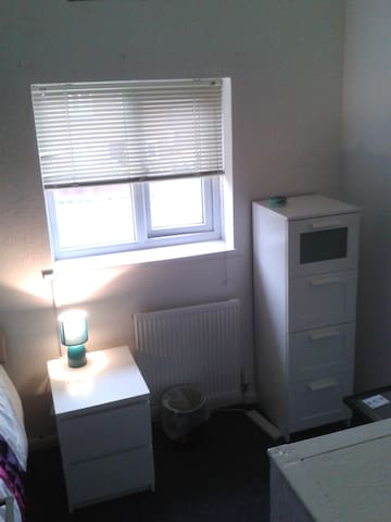 Single Bedroom with breakfast