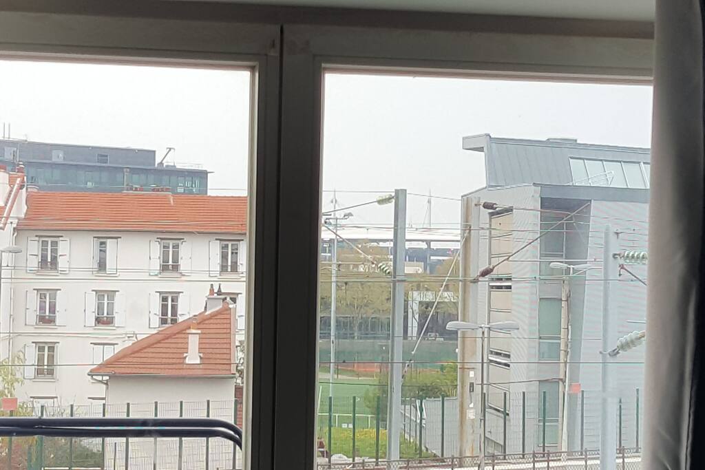 stade de france situé dans le rue en face