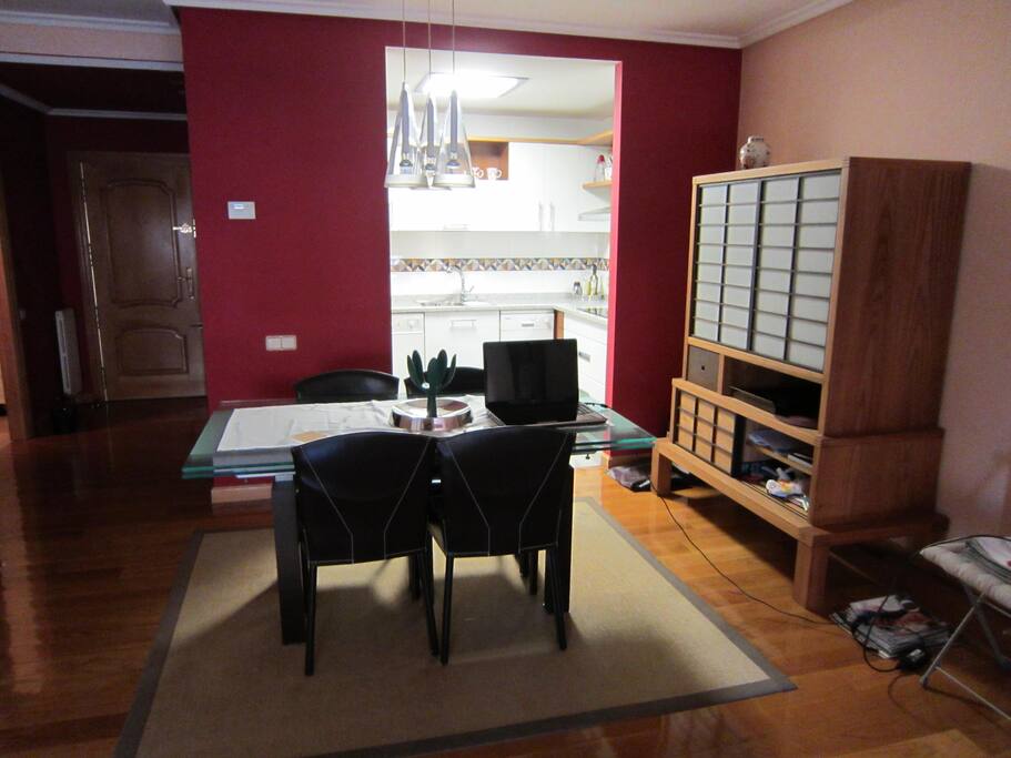Cocina abierta a comedor y salón