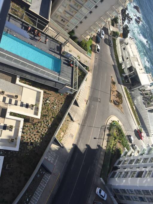 piscina con ventanas