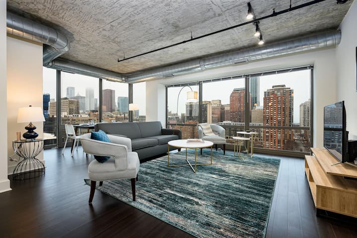 Kasa | Chicago | Classy 2BD/2BA South Loop Apartment
