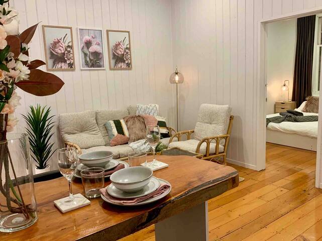 Character En-suite room & parking on Queen Street