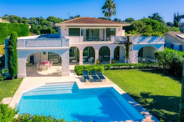 Villa Exceptionnelle Au Bord De Mer, Cap D'antibes - Antibes