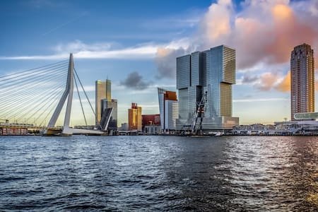 A room with a bunk bed in the heart of Rotterdam