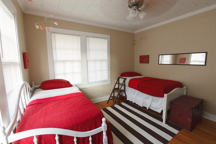 Bedroom #3 (Twins)