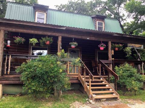 Log Cabin by the Woods, Creek, Mountains, Hot Tub