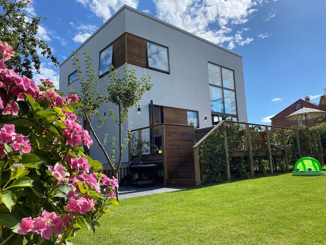 Unique Architect-Designed Home close to CityCentre