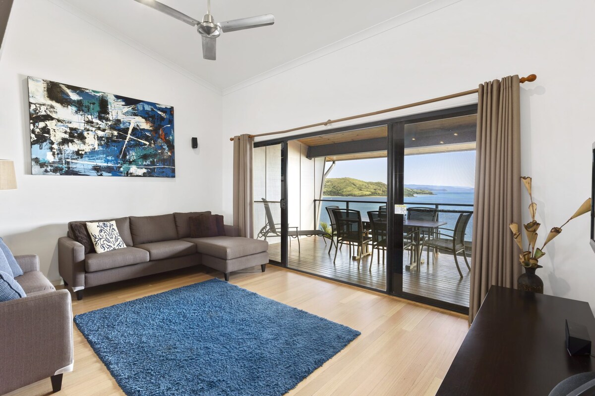 Popular Airbnb listing: Shorelines 27 Ocean View Buggy Transfers BBQ in Whitsundays