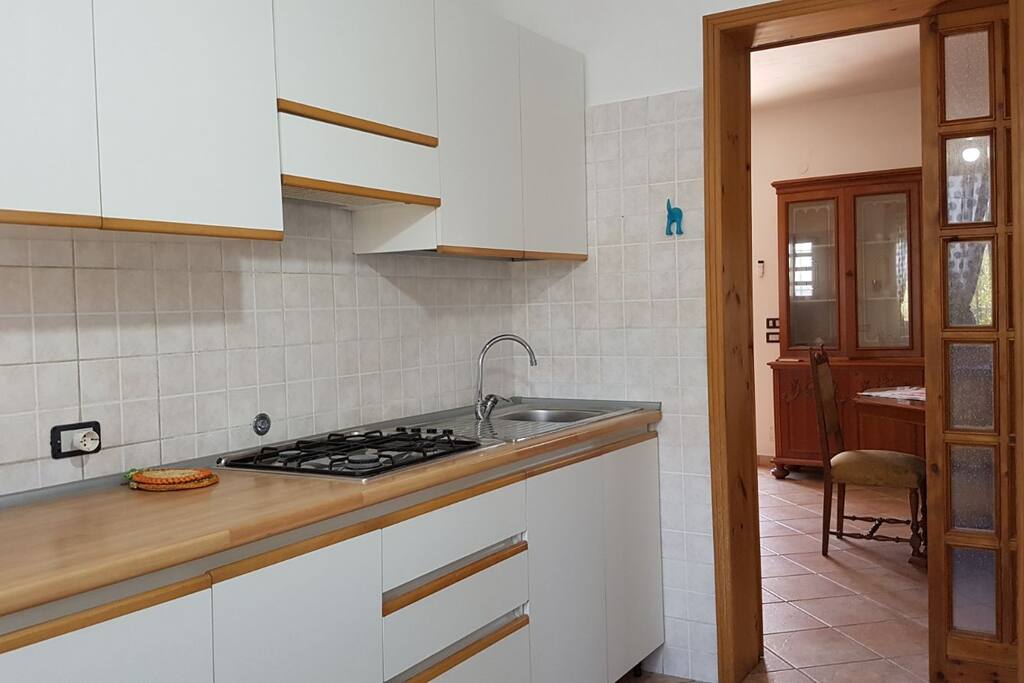 Cucina completa di elettrodomestici