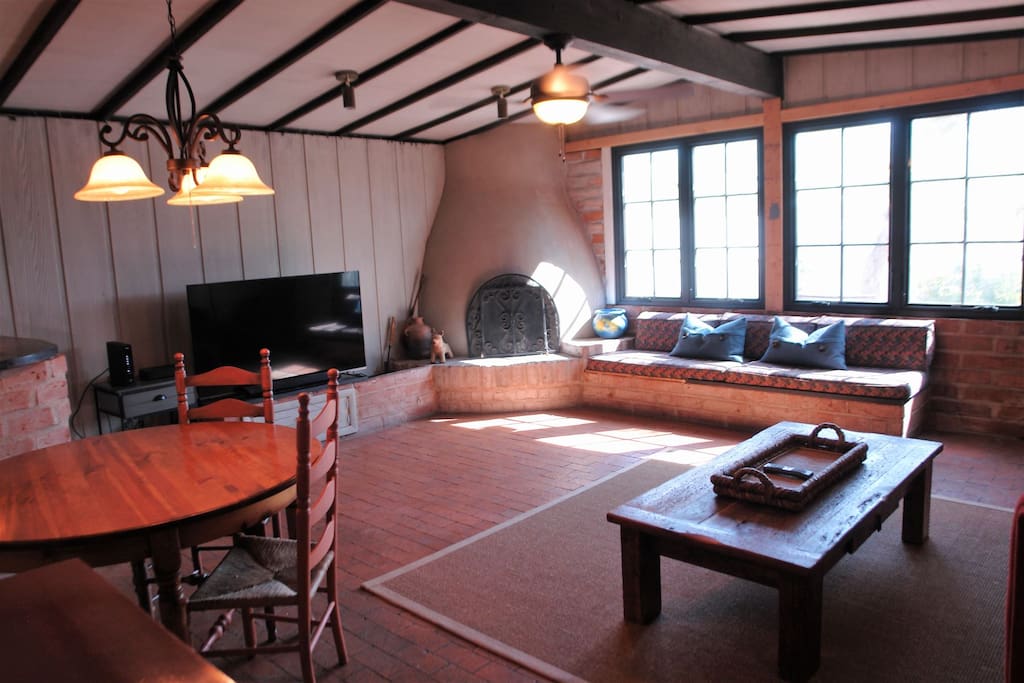 Large Family room with flat screen TV
