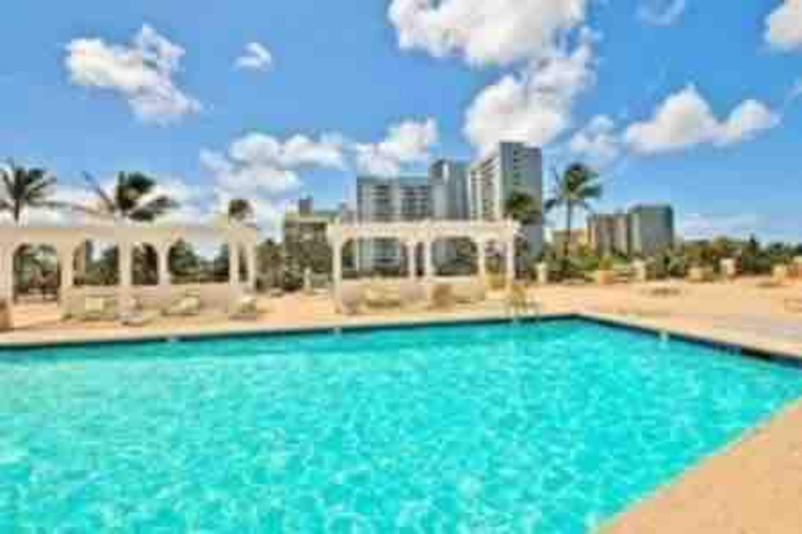 Condo in Honolulu · ★4.72 · Studio · 2 beds · 1 private bath - Image 34