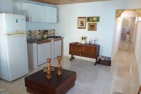 Acogedora y céntrica casa. Días, semanas o meses!