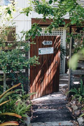 Little Cove Family Beach House (Pet Friendly) gallery image 4