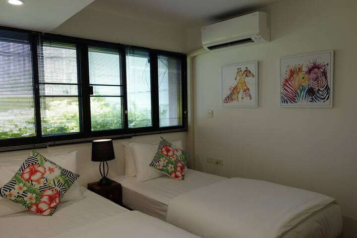 Cozy & Spacious 6BR House Central Bangkok gallery image 5