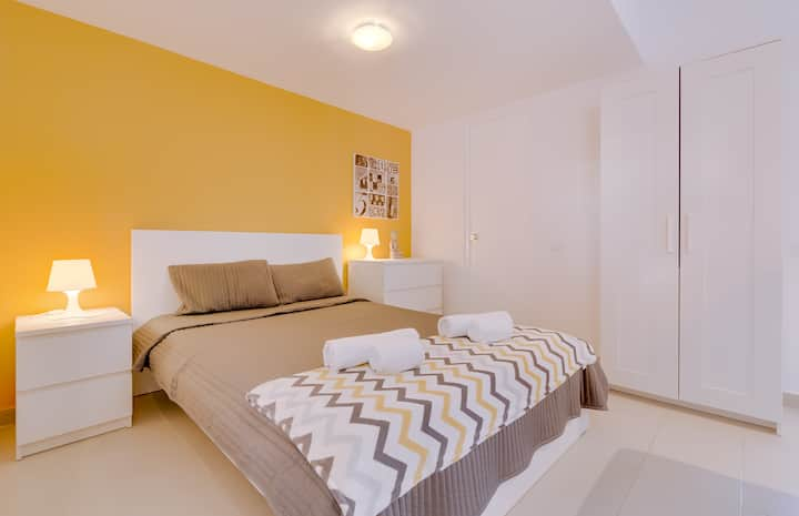 Yellow Studio Apartment