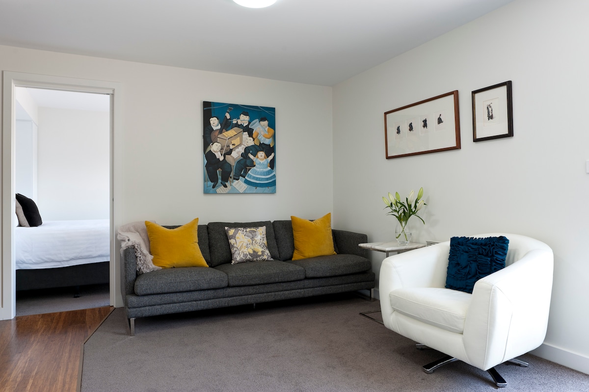 Successful Airbnb property: Stylish 1 Bedroom Apartment Battery Point. in Battery Point