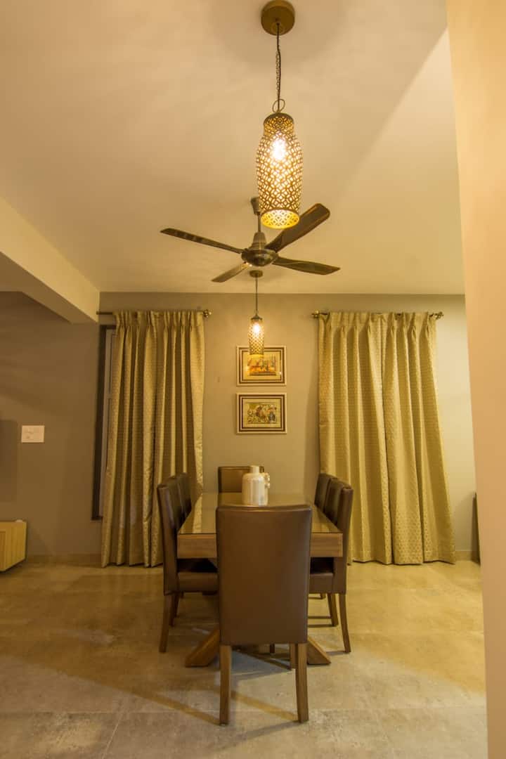 Dining area image 2