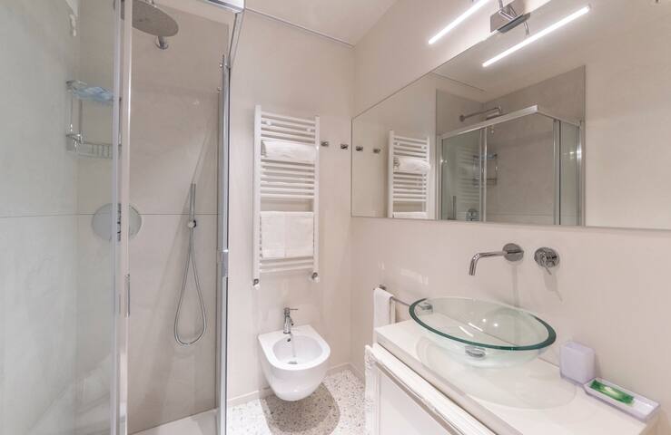 Rialto Luxury Flat – Balcony Apartment gallery image 5