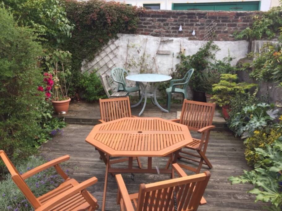 The sunny garden