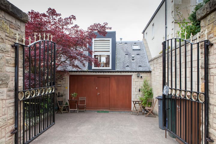 Kingsburgh Lodge Murryfield, close to city centre