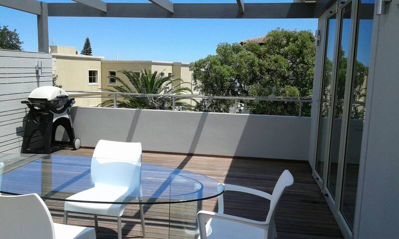 CAMPS BAY APARTMENT gallery image 2