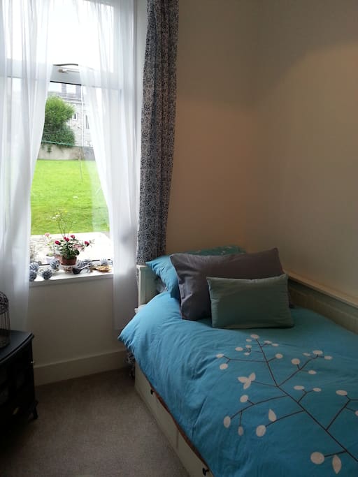 Lots of light in spare room