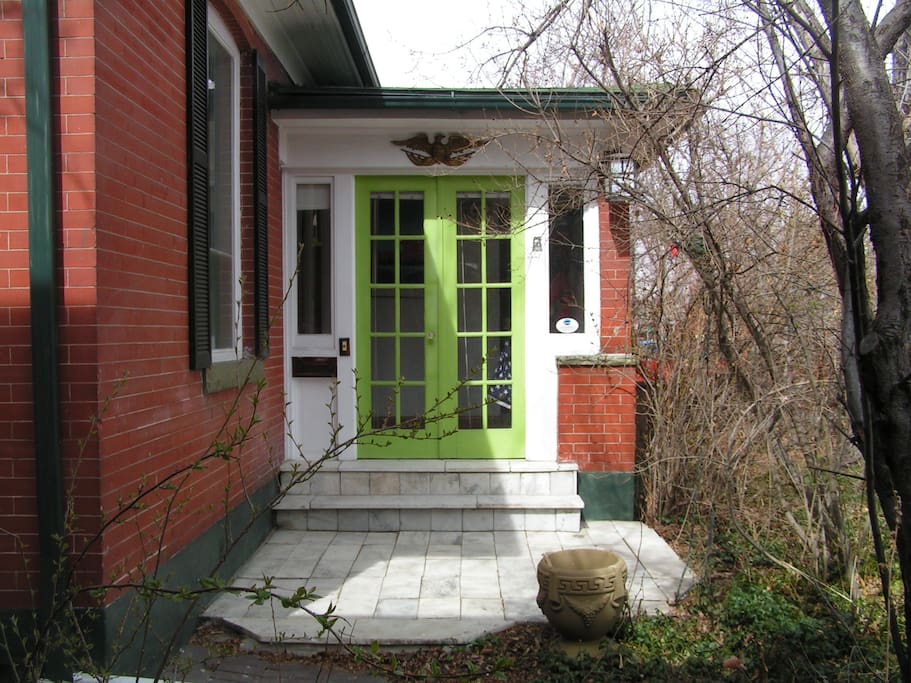 private street entry