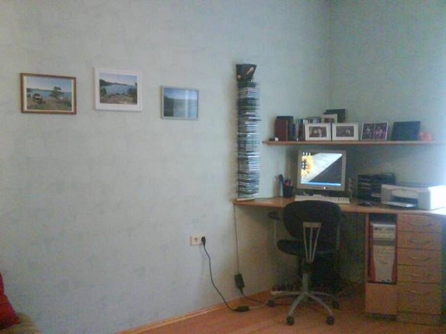 Bedroom - home office room, table for work
