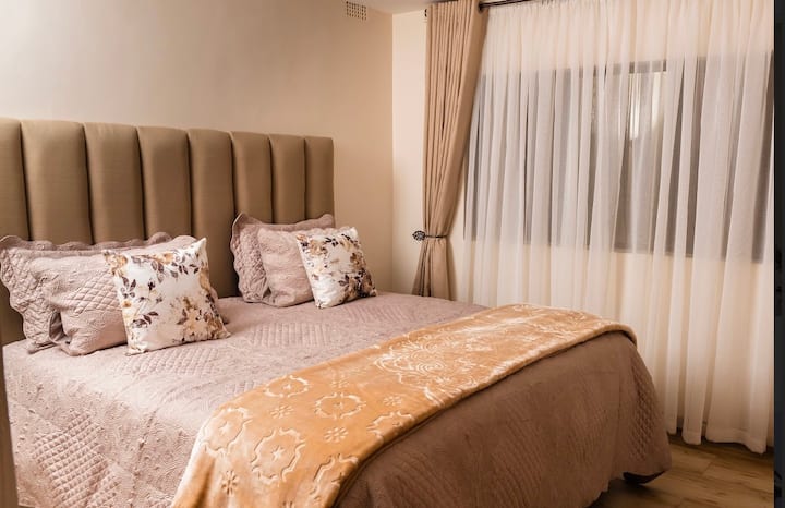 חדר שינה 1 עם מיטת קינג סייז 