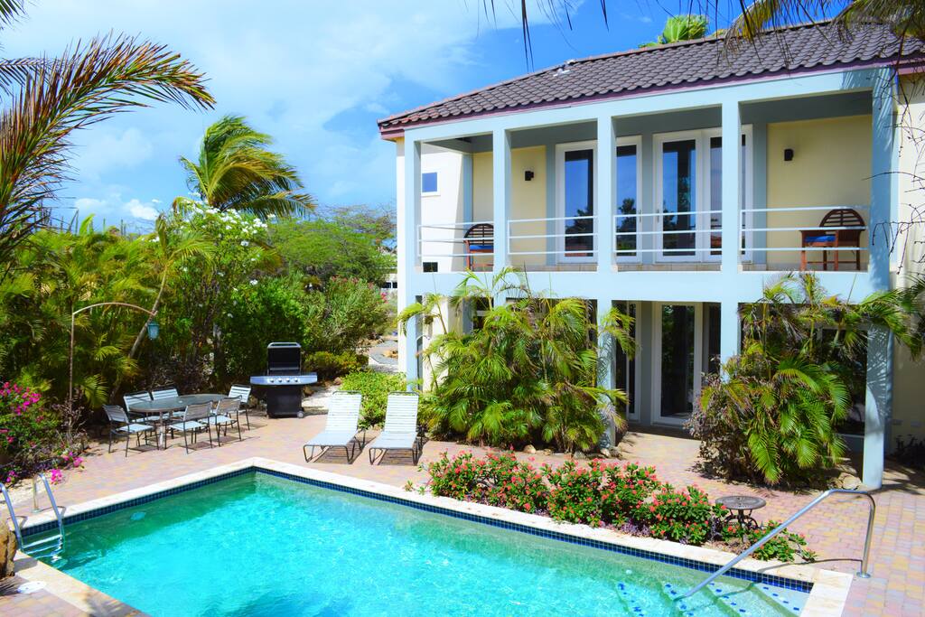 Beautiful Villa Rooi Santo