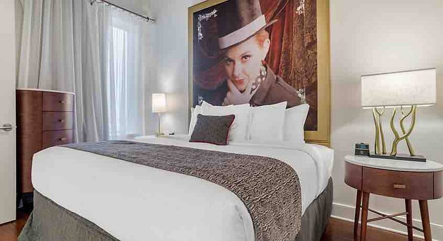 NOLA 2BR Lovely Theatre District w/Rooftop Pool gallery image 2