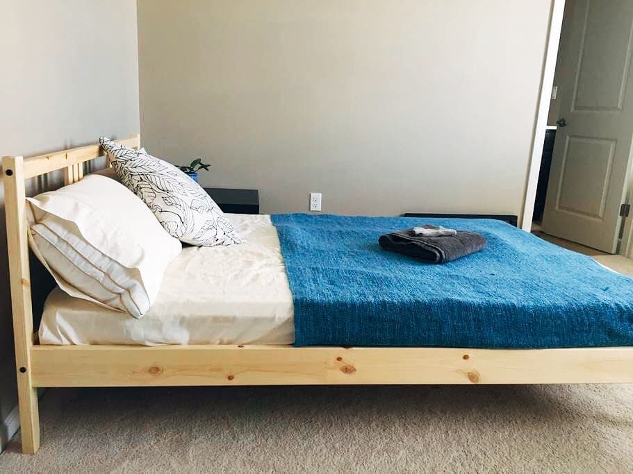 Comfortable full size bed w/ linens provided
