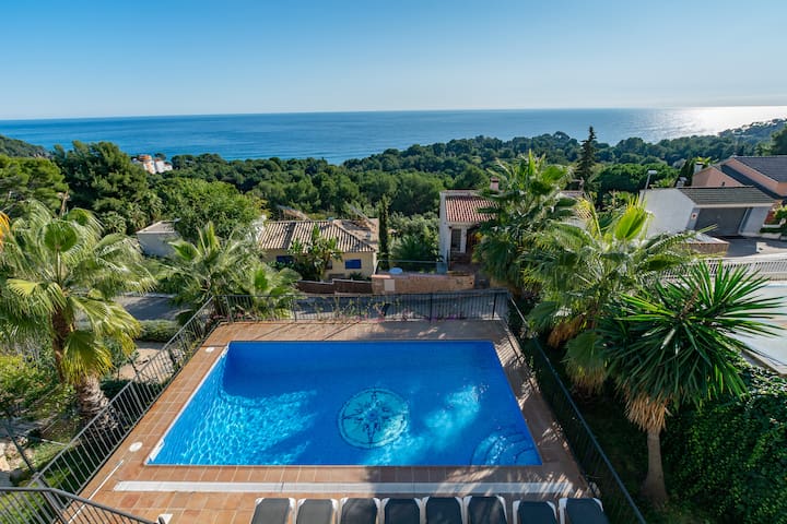 ★ CoastalVillas – Villa Calamar ★large family home gallery image 2