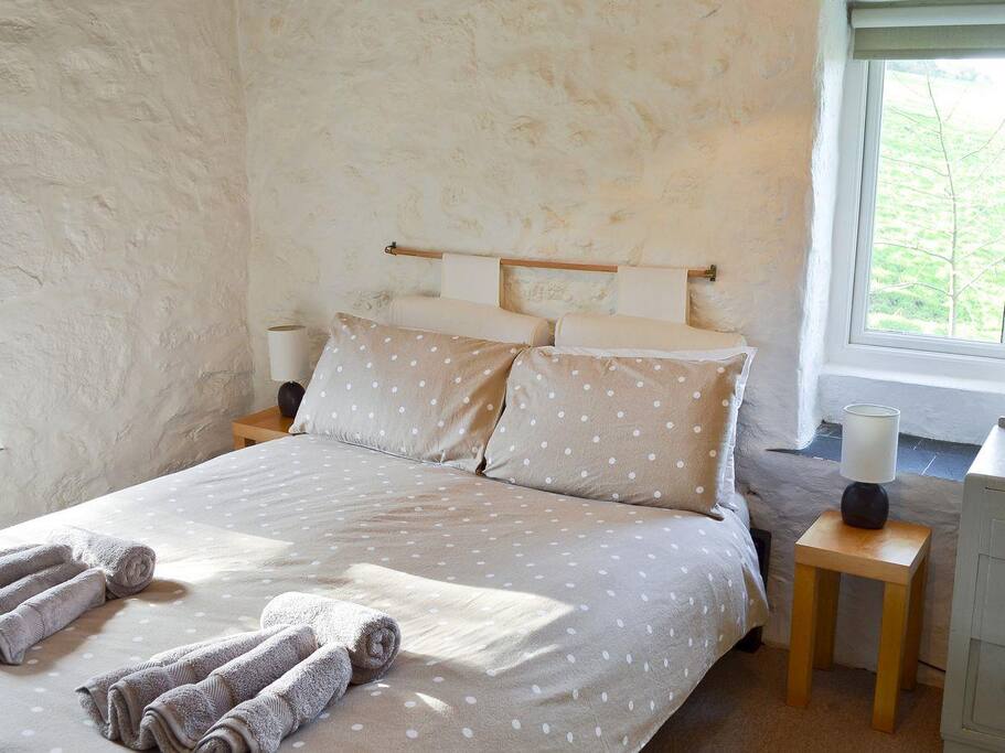 House - Bedroom 1 - Double