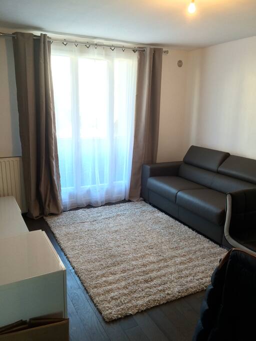 salon avec balcon