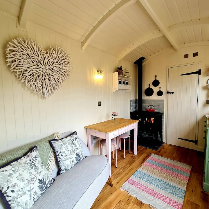 Shepherd's Hut W Hot Tub Hadrians Wall & Dark Sky - Featherstone Castle