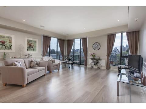Successful Airbnb property: French Flair with MCG & City Views in East Melbourne