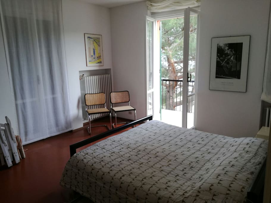 Main double room, with balcony and sea view.
