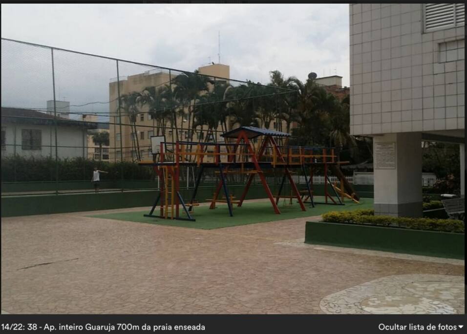 Area comum no térreo, com quadra de futebol, vôlei e playground,