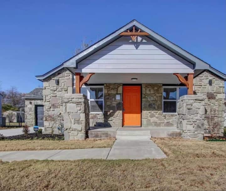 TULSA DOWNTOWN UPDATED HOME! 3BR W/King bed! Houses for Rent in Tulsa