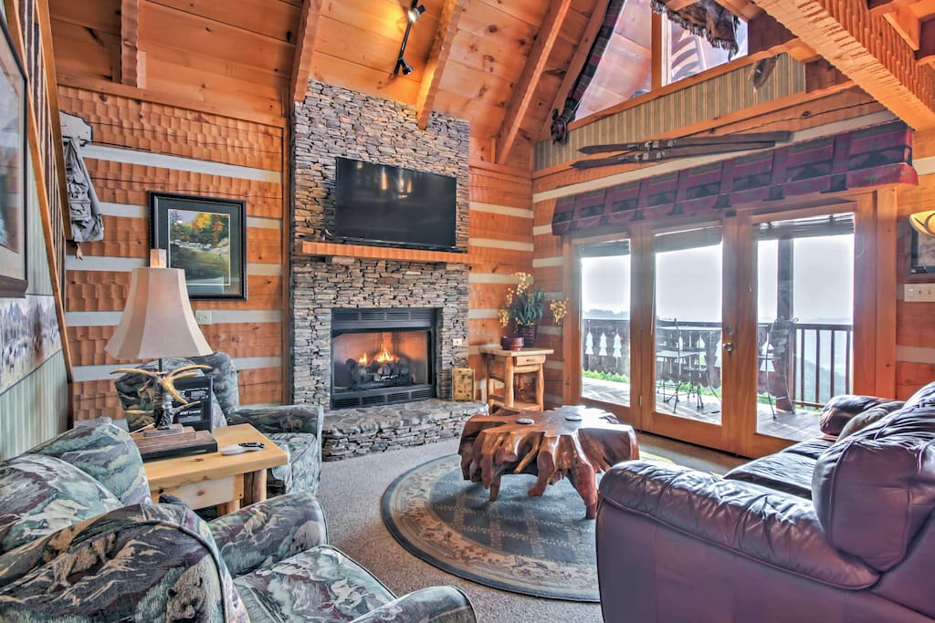 The 2,400-square-foot cabin is nestled on a hillside and features gorgeous interior and exterior views, along with top-notch amenities.