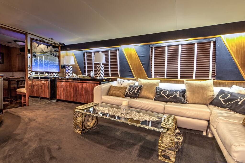 2nd Deck Salon Twilight 2